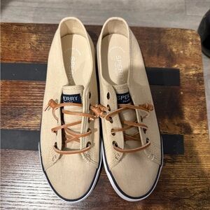 Sperry women’s Tan Canvas Shoes